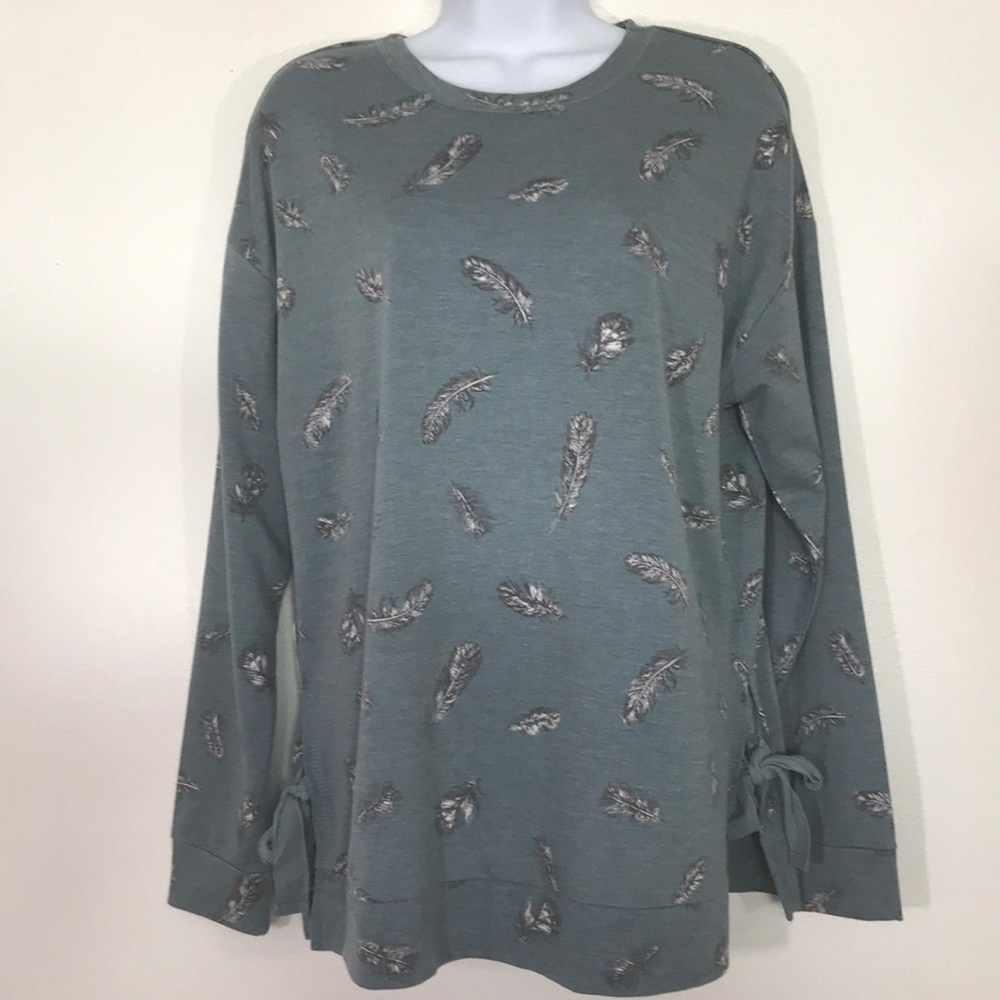 Come Blu. Ladies Size Medium Top